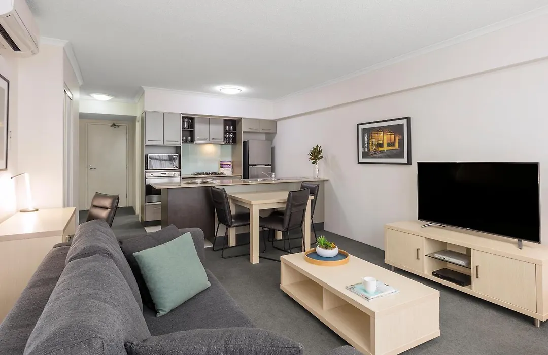 Oaks Brisbane River City Suites-1
